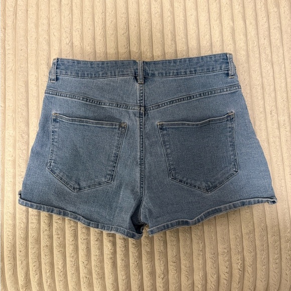 H&M Blue Jean Shorts High-Waisted Casual - Picture 2 of 3